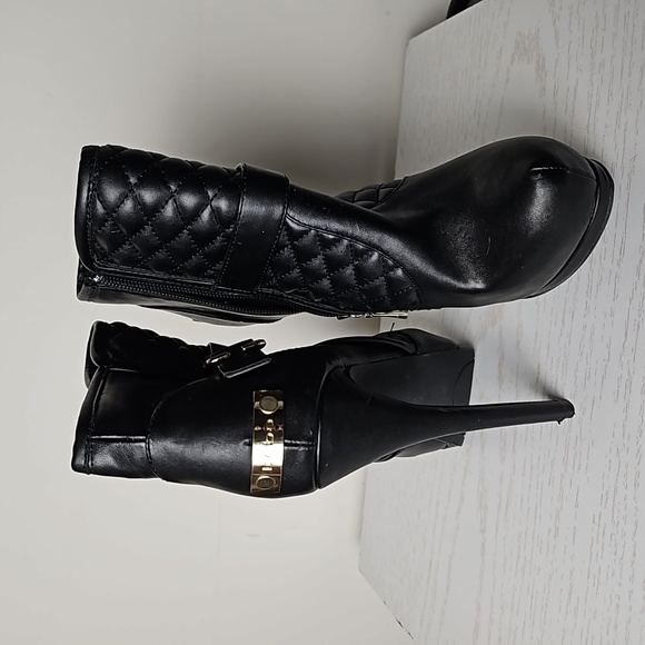 Bebe Booties (6) - Picture 4 of 8